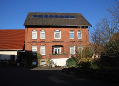 Großzügige, ländlich gelegene Altbauwohnung mit Flair