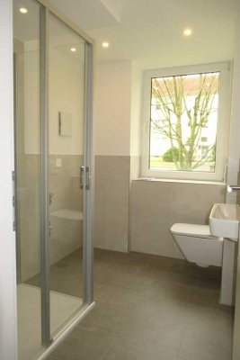 ERSTBEZUG nach Instandsetzung - Hochparterre mit DUSCHKABINE in beliebter Wohnanlage mit viel GRÜN