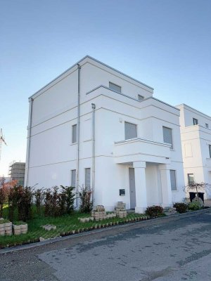 Exklusive Villa in Weiß - Design trifft Luxus