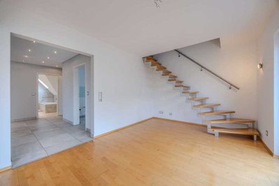 Helle Maisonette-Wohnung mit Dachstudio, Balkon und Carport in beliebter Lage von Bad Vilbel