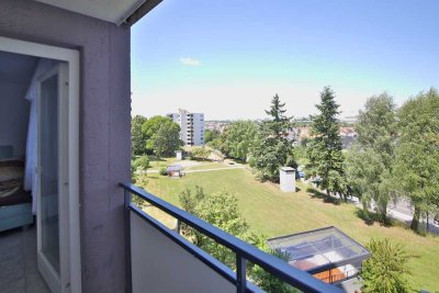 Helle und barrierefreie Drei-Zimmer-Wohnung mit Balkon und Fernblick in Schwieberdingen