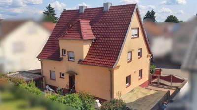 Modernisierte Altbauperle – charmantes 1-2 Familienhaus mit kleinem exotischen Garten