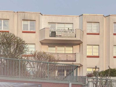 Kapitalanlage: vermietete 2-Zimmer-Wohnung im 3.OG in zentraler Lage von Hamburg Bergedorf