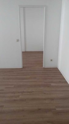 2-Zimmer-Whg. in Uninähe (kein Balkon, kein Keller)