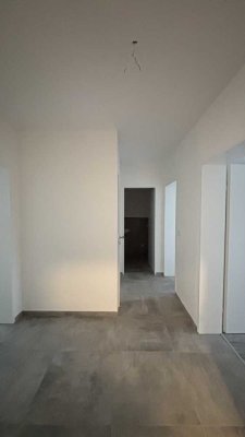 sanierte 3- Zimmer-Wohnung mit Balkon !