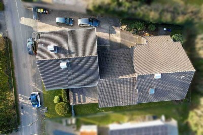MANNELLA *"Wohnpaket mit Potenzial*2 Häuser mit extra hoher Garage – vielseitig nutzbar!"
