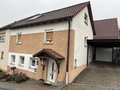 Doppelhaushälfte mit kleiner Scheune