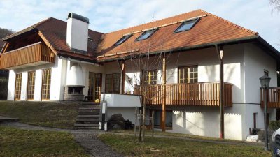 Sonnendurchflutete 4-Zimmerwohnung mit großem Garten, Außenschwimmbad und Seezugang in Starnberg