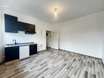 KL - Nähe Mall, 1 -Zimmer Wohnung, Badezimmer mit Badewanne, Pantryküche