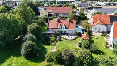 Zeitlose Eleganz trifft Naturidylle – Stilvolle Unternehmervilla mit unverbaubarem Blick
