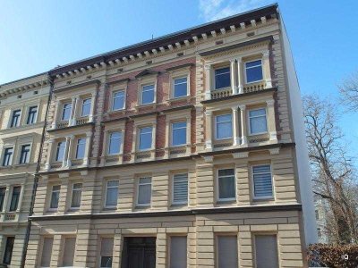 Gemütliche Singlewohnung mit Balkon (Hofseite), separater Küche, Laminatboden & Badewanne