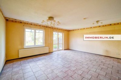 IMMOBERLIN.DE - Charmantes Reihenhaus mit Sonnengarten & Potential in familiär ländlicher Lage