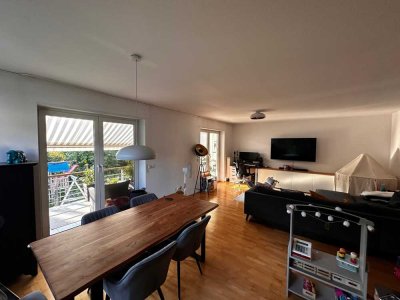 Helle, großzügige 2-2,5 Zimmer-Wohnung mit großem Balkon und vielen Extras