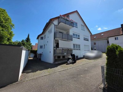 Gepflegte 2-Zimmer-Wohnung mit großer Terrasse und Balkon sowie Tiefgaragen-Stellplatz