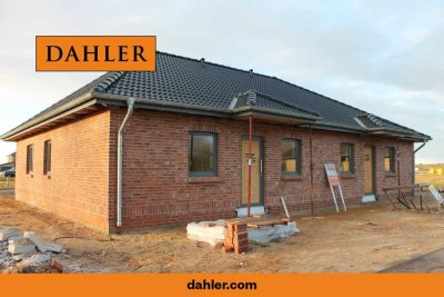 Modern Living auf schönem Eckgrundstück: KfW 55 Neubau DHH links