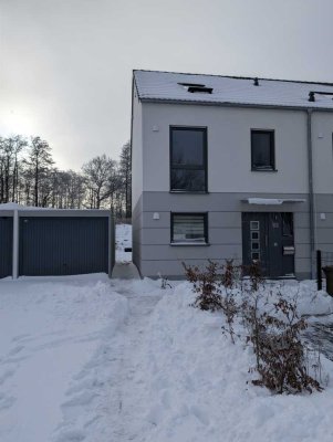 Freundliches 4-Zimmer-Reihenendhaus mit Garage zur Miete in Osloss