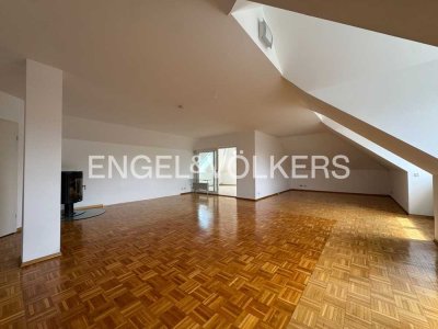 Großzügige Dachgeschosswohnung mit Wintergarten und separatem Eingang!