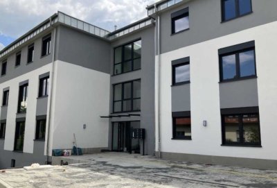 Neubauwohnung mit Einbauküche und Terrasse: exklusive lichtdurchflutete 3,5-Zimmer-Wohnung