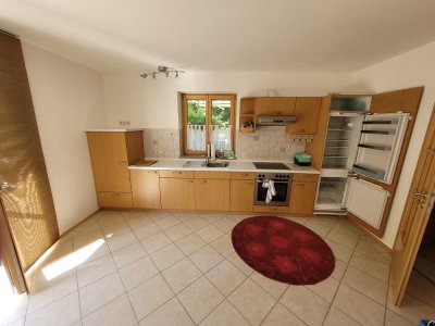 Gepflegte 2-Zimmerwohnung; AUSSCHLIESSLICH an Wochenendheimfahrer; bevorzugt Lehrer/innen