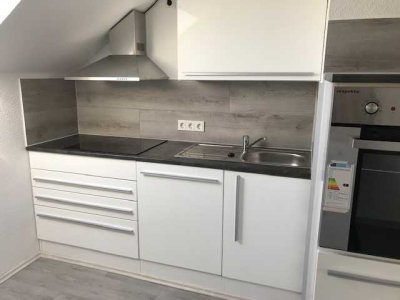 schöne 4 Zimmer Dachgeschosswohnung mit EBK