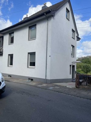 Geräumiges 6-Zimmer Reihenhaus in Duisburg-Hüttenheim