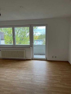~FRISCH RENOVIERT~Helle 3-Zimmerwohnung mit Balkon**