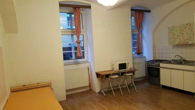 Möbliertes Altbau-Apartment in der Inselstadt – 25 m², Gewölbedecken, zentral