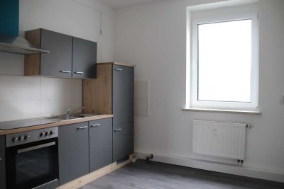*Renovierte 3-Zimmer-Wohnung mit Einbauküche*
