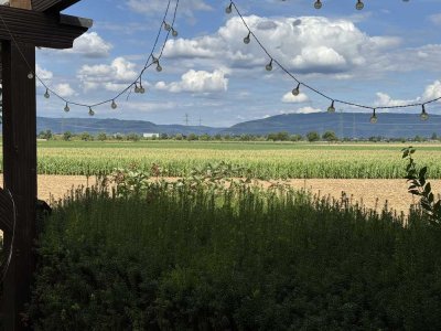 Wohnen mit Weitblick: Freistehendes Haus mit Traumgarten & großer Garage (Einliegerwohng optional)