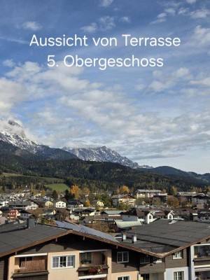 Neuwertige 3-Zimmer Dachgeschosswohnung mit Terrasse und Tiefgarage