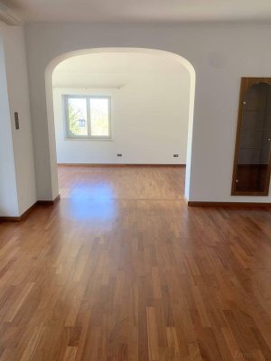 Rarität: Villa in wunderbarem Ambiente am Rosenberg.