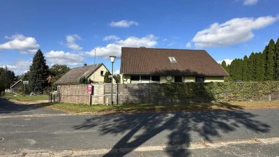 Einfamilienhaus mit Doppelgarage auf dem Dorf!