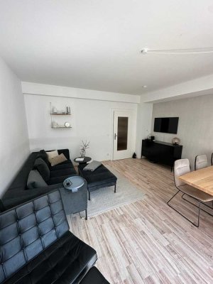 Exklusive 2-Raum-Wohnung mit Balkon und Einbauküche in Düsseldorf