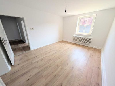 **Was will man mehr? +frisch gestrichen +neuer Laminat +neues Tageslichtbad +eigener Garten**