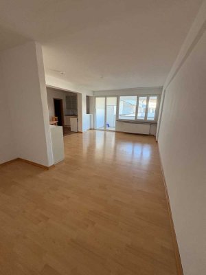 1,5-Zimmer Wohnung mit Balkon direkt am Schweizer Platz