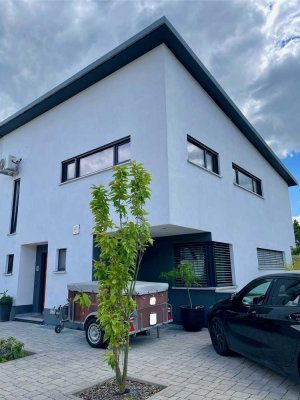 Moderne, gepflegte Doppelhaushälfte mit gehobener Innenausstattung in Neuler