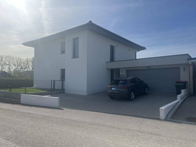 Neuwertiges Einfamilienhaus mit großem Garten