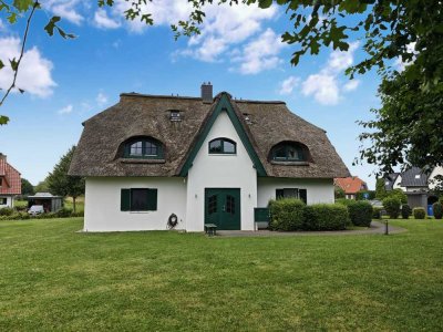 Provisionsfrei! Exklusive Reetdach-Ferienwohnung in Strandnähe zu verkaufen