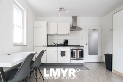 Modern & Möbliert: Wunderschönes Appartement mit Balkon und Blick ins Grüne