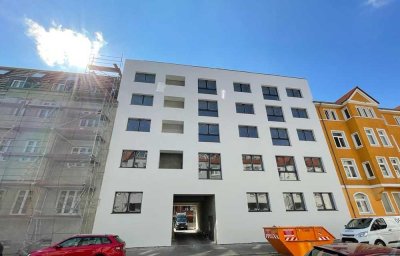 Jahr 2022 komplett saniert:  hochwertige 2-Zimmer Wohnung mit Balkon, auf Wunsch ab sofort verfügbar