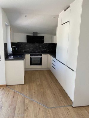 Exklusive, vollständig renovierte 3-Zimmer-Terrassenwohnung mit Einbauküche in Bad Friedrichshall