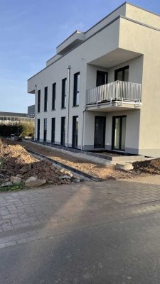 Hochwertige Neubauwohnung mit offener Küche , 2 Zimmern und Balkon