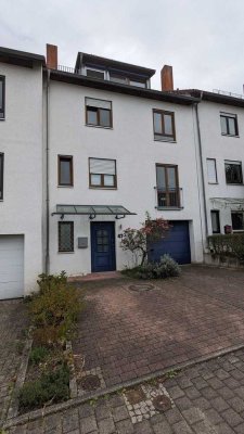Großzügiges Reihenhaus sonnig zentral gelegen in Spielstraße