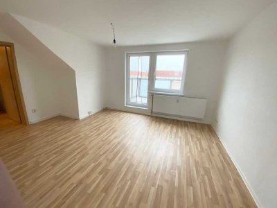 *PROVISIONSFREI* 3-Raum-Eigentumswohnung in Reutershagen mit Wannenbad, Einbauküche und Balkon...!!!