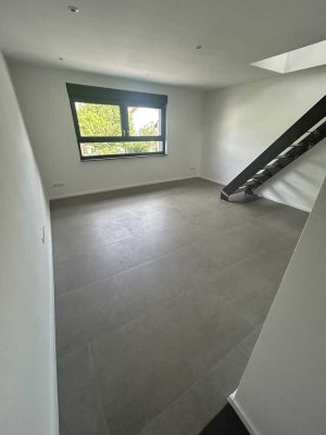 Exklusive, vollst. renovierte 2-Zimmer-Maisonette-Wohnung mit geh. Innenausstattung mit Balkon