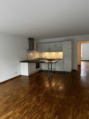 Exklusive 3 Zimmer Wohnung, mit Balkon in zentraler Lage
