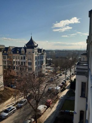 Schöne gemütliche Dachgeschosswohnung mit Einbauküche zum Sparpreis!
