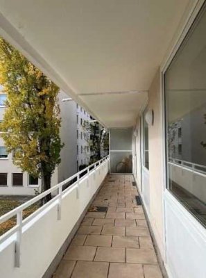 +++ Helle 3-Zimmer-Wohnung mit separater Küche, großem Balkon nach Süden
Englschalkinger Straße +++