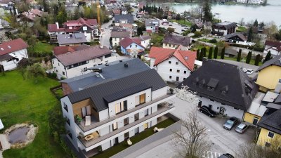 Neubau mit Atterseefeeling: Neubauwohnung mit zwei sonnigen Loggien &amp; Seeblick im Zentrum von Seewalchen (Top 02)