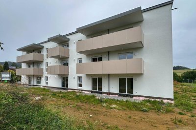 2 MONATE MIETFREI! Moderne Gartenwohnung in Hofkirchen: Erstbezug mit Terrasse und Stellplatz für 549,69 €